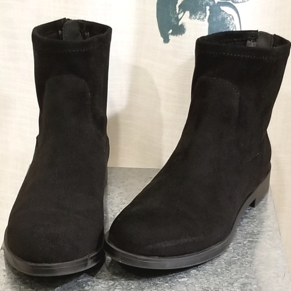 Black Kenneth Cole Reaction Wind Ankle Booties - Picture 1 of 4